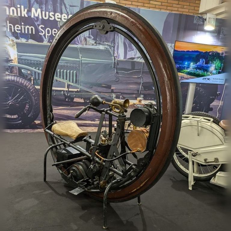 Monoroue motorisée d’Erich Edison-Puton de 1910 exposée au Technik Museum Sinsheim